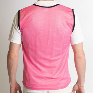 Chaleco de Entrenamiento Rosa Neón Personalizado - Chaleco Deportivo de Malla Transpirable para Fútbol - Fabricante Directo de Ropa Deportiva de Sialkot - Product Image 2