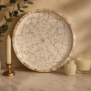 Plateau exquis en nacre, orné de motifs en mosaïque décoratifs, pour un service élégant sur la table et une décoration intérieure raffinée. - Product Image 4