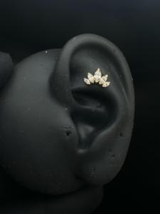 Piercing Minimalista de Oro de 14K con Diamante Marquise para Tragus, Cartílago Curvo y Hélice - Product Image 6