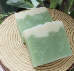 Jabón artesanal de coco a base de aceite de copra y glicerina, adecuado para la rutina de limpieza, distribución minorista, origen Vietnam - Product Image 1