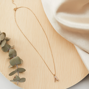 Collana con ciondolo a forma di lettera A in acciaio inossidabile, 6 mm, gioielli minimalisti da donna - Product Image 3