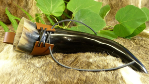 Mug en corne avec sangles en cuir, fait main, en corne naturelle, tasse à boire, mug à bière/vin Viking, articles de bar pour la maison, les fêtes et la décoration de festivals - Product Image 6