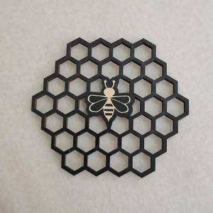 Nouvel Arrivage : Ensemble de sous-verres en bois compensé nid d'abeille, gravés sur mesure au laser et faits à la main, avec gravure abeille - Product Image 5