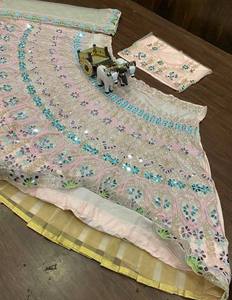 Lehenga Choli de Novia de Lujo con Bordado de Espejo Rosa para Mujer, Lehenga de Boda Rosa Pastel de Diseñador con Bordado Intenso - Product Image 6