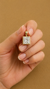 Colgante de Diamante Cultivado en Laboratorio con Certificación IGI de 1.5 Quilates, Corte Princesa, Oro Amarillo de 14K, Engaste de Bisel, Colgante Solitario para Mujer - Product Image 1