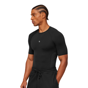 T-shirt de compression noir pour homme – Vêtement de sport et d'entraînement avec extensibilité confortable - Product Image 3