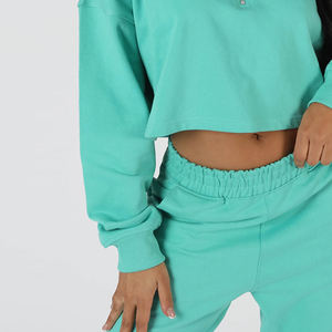 Ensemble de survêtement court décontracté pour femme – Confortable et tendance, tenue de sport 2 pièces pour la gym, le yoga et les loisirs – Idéal pour les amateurs d'athleisure - Product Image 6