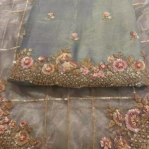 Conjunto de traje indio y pakistaní sin coser, bordado a mano por diseñador, para mujer, de alta calidad, informal, para festivales y fiestas. - Product Image 3