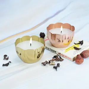 Pequeño portavelas con forma de flor, frasco metálico para velas, acabado en oro rosa y dorado, contenedor para velas para regalo, juego de 2. - Product Image 1