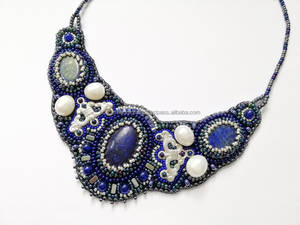 Collar de moda hecho a mano con cuentas de cristal brillantes Joyería elegante y ligera para fiestas y ocasiones especiales - Product Image 3