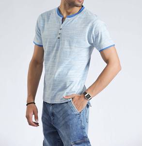 Nouveau design T-shirt polo homme à manches courtes bleu clair Henley en coton et polyester tendance avec col boutonné Vente en gros Streetwear - Product Image 3