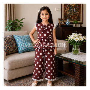Conjunto de dos piezas para niñas, top peplum de algodón con lunares y pantalones, estilo dulce sin mangas, ropa infantil, venta al por mayor, proveedor OEM. - Product Image 1