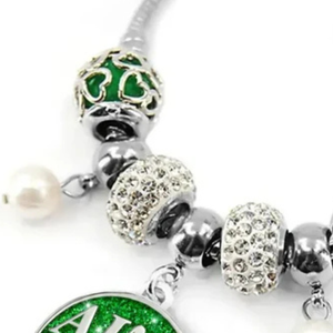   Bracelet pour femme Made 2025, élégant, couleur vert et argent, bijou à breloques, accessoire de mode pour poignet, inspiré des sororités, qualité supérieure - Product Image 5