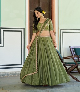 Lehenga Choli de Seda Chinon con Diseño Étnico Tradicional Indio, con Bordado de Lentejuelas, para Vestido de Boda, para Mujer - Product Image 1