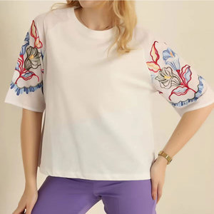 T-shirt blanc à broderie florale pour femmes, manches courtes, col rond, coupe ample, décontracté, 100% coton, haut de printemps et d'été - Product Image 1