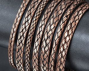 Pulsera de Cobre Puro con Patrón de Plumas Solares Estampado Artesanal, Joyería de Moda de Lujo Hecha a Mano - Product Image 2