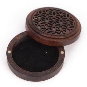 Quemador de Bakhoor de Madera Natural Ecológico con Diseño Decorativo Tallado y Copa de Incienso de Metal para Uso en Salas de Oración y Aromaterapia - Product Image 4