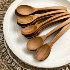 Cuillère à mélanger en bois massif faite à la main - Product Image 3