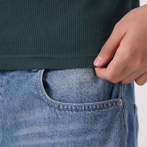 Camiseta de Manga Larga para Hombre de Alta Calidad con Cuello Henley, Mezcla de Poliéster y Algodón, Tejido Waffle, Corte Regular, Estilo Vintage - Product Image 5