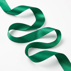 Ruban en satin vert émeraude simple face de 25 mm de Neelkamal Industries pour emballage cadeau, nœuds floraux, emballage en gros, décoration de mariage - Product Image 1