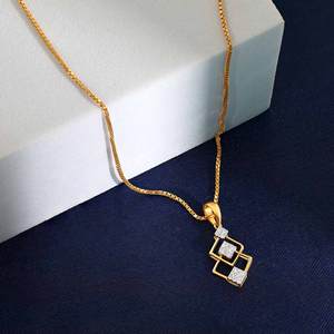 Collar con Colgante de Diamantes en Forma de Rombo Geométrico Calado y en Capas - Product Image 5