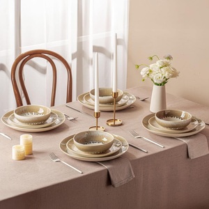 Assiettes en céramique à glaçure crème, finition dégradée subtile, design rond élégant, vaisselle durable et empilable, idéale pour les repas quotidiens - Product Image 2