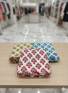 Tela Popelina Peinada Ligera, Transpirable, Orgánica y Ecológica con Estampado Floral para Ropa de Niños y Niñas - Product Image 2