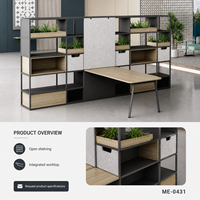 Bureau de direction moderne avec étagère intégrée, plan de travail en bois grainé pour espaces de travail exécutifs - Modèle