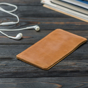 Cartera de cuero de grano completo con almacenamiento organizado de primera calidad, cremallera segura y diseño minimalista a bajo precio. - Product Image 3