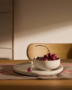 Elegante tazón de sopa de cerámica, acabado blanco brillante, diseño redondo profundo, resistente a las roturas, apto para alimentos, ideal para una mesa moderna y minimalista. - Product Image 5