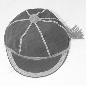 คริกเก็ตเกียรตินิยมหมวกสีเทากับเงินถักเปียและพู่ - Product Image 2