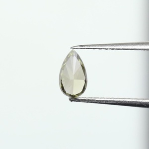 Diamante natural camaleón de 0.38 quilates, certificado por GIA, de corte brillante modificado en forma de pera, color verde grisáceo oscuro, para un diamante exquisito. - Product Image 4