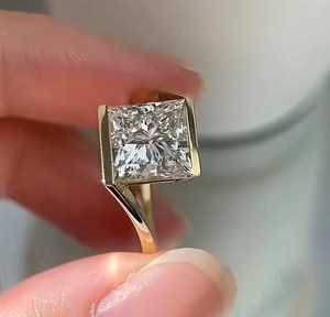 แหวนเพชรทรงปรินเซสคัท 2.00 กะรัต ดีไซน์ไขว้ วงแหวนทองคำแท้ 14K เพชรเพาะเลี้ยง สำหรับงานแต่งงาน งานเลี้ยง หรือโอกาสพิเศษ - Product Image 1