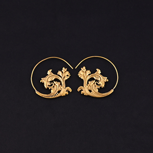 Boucles d'oreilles créoles tendance en laiton plaqué or avec accent floral 36x40MM - Product Image 2