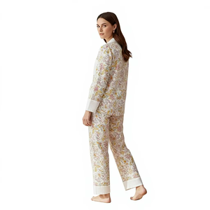 Conjunto de Camisón Largo sin Cuello con Botones para Mujer, Camisa y Pantalones Casuales de Poliéster/Algodón Suave con Estampado Floral, Hecho en India - Product Image 1