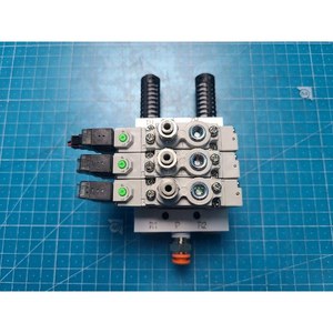 Conjunto de Válvula Solenoide Neumática TPC DV3120+DR100-5 Usado Como Es, Piezas de Equipos Legacy Semiconductor - Product Image 1