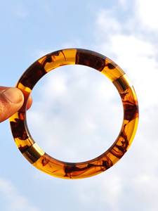 Brazalete Artesanal Moderno de Resina de Tortuga con Unión de Latón y Acrílico Ámbar Transparente, Apilable, Joyería Minimalista para Mujer - Product Image 4
