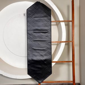 ผ้าปูโต๊ะหนังวัวแท้ลายตารางเย็บปะติดปะต่อ ดีไซน์หรูหรา งานฝีมือประณีต ปี 2026 สำหรับตกแต่งบ้านและโต๊ะอาหาร - Product Image 6