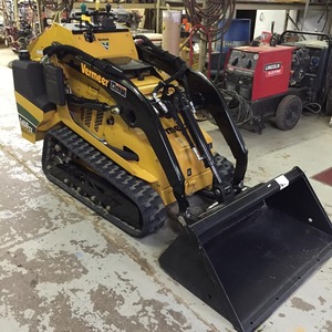 Chargeuse compacte Vermeer S725TX équipée d'un moteur diesel Kubota pour applications lourdes - Product Image 1