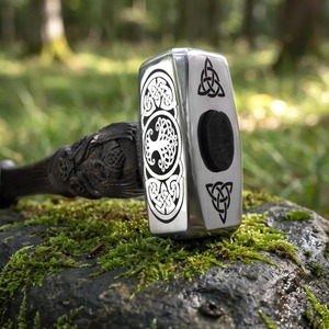 Marteau Viking gravé avec motif Yggdrasil, face carrée, acier au carbone, manche en bois, 12 pouces, texture antidérapante - Product Image 1