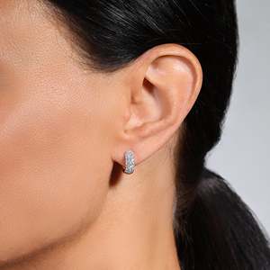 Nuevos pendientes de aro con pavé de diamantes cultivados en laboratorio de 0.84 quilates F/VS, en oro blanco macizo de 18k, con diseño personalizado, para el Día de la Madre. - Product Image 1