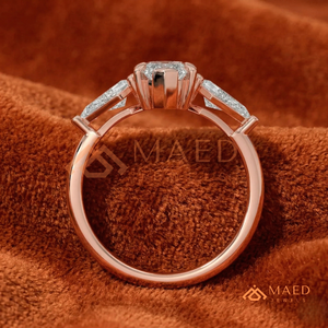 Bague Marquise Or Rose « Midnight Bloom » – Style Bypass Romantique à Trois Pierres – Bande Statement Marquise Or Rose Blush – Élégante - Product Image 3