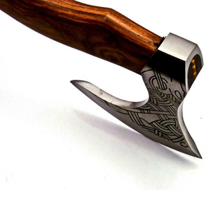Hache Viking artisanale en acier à haute teneur en carbone de qualité industrielle, avec fourreau en cuir et manche en bois, idéale pour le camping, la chasse et la manutention du bois de chauffage - Product Image 6