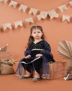 Conjunto dhoti de terciopelo bordado de manga larga - Azul - Product Image 2