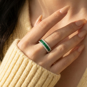 Anillos de Boda Clásicos Modernos de Oro Blanco de 18k con Corte Brillante Redondo y Media Banda de Esmeraldas para Mujer, Ideales para Fiestas - Product Image 2