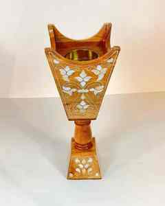 Porte-encens en bois élégant avec motif floral gravé pour une décoration spirituelle et une ambiance relaxante - Product Image 2