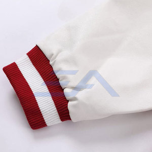Chaqueta Letterman Roja para Hombre con Diseño Bordado de Perro con Globo en Forma de Corazón, Algodón/Lana, Transpirable y Ecológica, Ropa de Invierno - Product Image 4