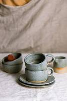 Tasse en céramique de luxe personnalisée faite à la main, motif paysage chinois en grès, pour café et thé, qualité export par Universal Overseas