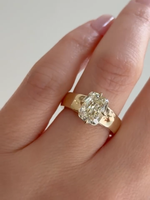Cincin Solitaire Berlian Buatan Laboratorium Potongan Cushion 2 CT dengan Band Lebar, Bersertifikat IGI