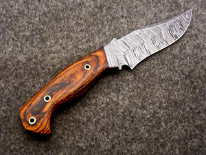 Cuchillo Bowie de Acero de Damasco de Grado Industrial OEM Nordic Forge con Hoja Fija de Punta Clip, Espiga Completa, Mango de Madera Pakka y Funda Vertical - Product Image 4